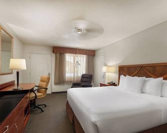 Historic Coronado Motor Hotel By OYO - Yuma - Bedroom