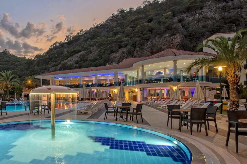 Montebello Resort Hotel - פטהייה - בריכה