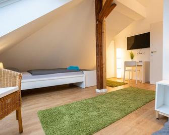 modern & large apartment, up to 6 people - Velbert - Schlafzimmer