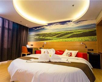 Zhangye Xilaishun Holiday Hotel (Railway Station No.1 Middle School) - Zhangye - Bedroom