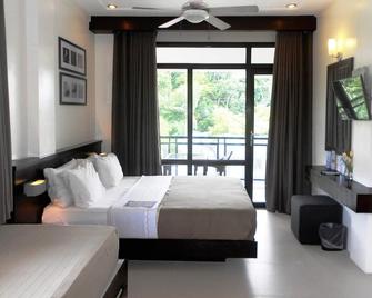 One Crescent Place Hotel - Boracay - Bedroom