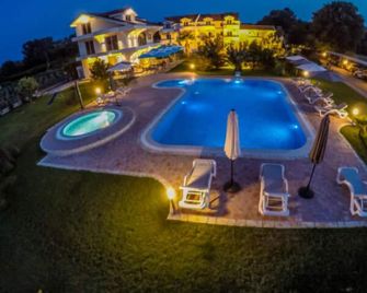 Hotel Comfort - Ulcinj - Zwembad