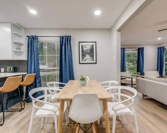 Downtown Carrollton Home - Carrollton - Dining room