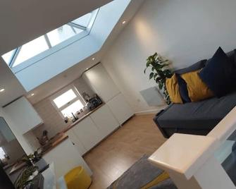 1 bedroom modern duplex - Southampton - Wohnzimmer