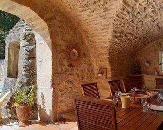 Provençal farmhouse with character, swimming pool, near Grignan, for 9/10 pers. - Chantemerle-lès-Grignan - Patio