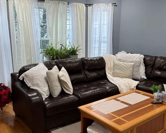 Triple Family Unit Combined - Manchester - Living room