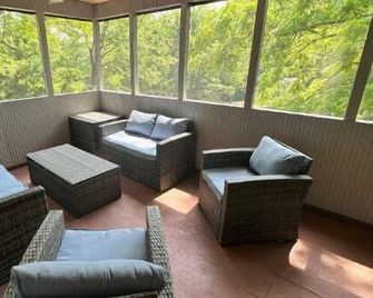 Raystown lake close to boat launch and all amenities wooded paradise - Huntingdon - Lounge