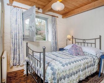 3 bedroom accommodation in Helston & The Lizard - Lizard (Inglaterra) - Habitación