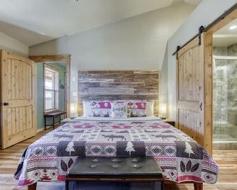 Cosmic Retreat Arcade!! Near Zion, Bryce, Best Friends, Lake Powell - Kanab - Bedroom