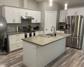 Executive Home in Windsor close to the airport - Windsor - Kitchen