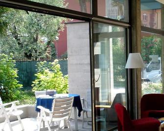 Albergo Garni Caminetto - Nago–Torbole - Patio