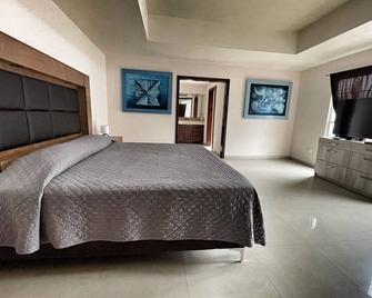 Room in Guest room - 20 Suite for 2 People - Torreón - Soveværelse