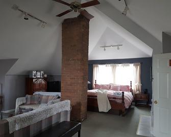 Ye Olde Walkerville Bed & Breakfast - ווינדזור - חדר שינה