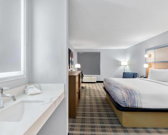 AmericInn by Wyndham Columbus Wisconsin - Columbus - Schlafzimmer