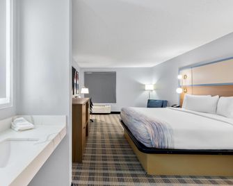 AmericInn by Wyndham Columbus Wisconsin - Columbus - Schlafzimmer