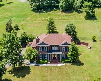 Country Cove - Brentwood - Building