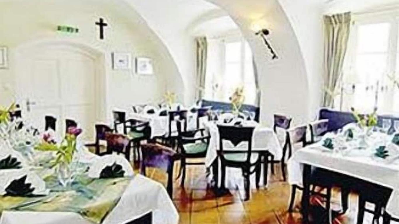 هوتل شوارزاتشير هوف