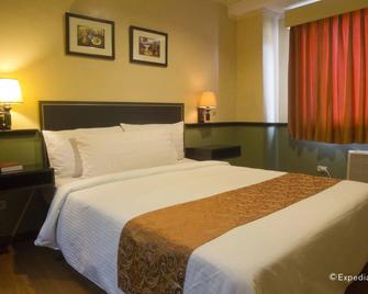 Fernandina 88 Suites Hotel - Manila - Bedroom