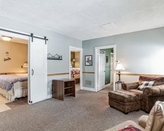 Incredible Adirondack Retreat - Old Forge - Living room