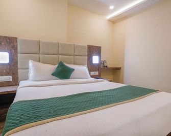 Hotel Crystal By Glitz Hotels - Mumbai - Slaapkamer