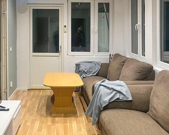 4 Bedroom Nice Home in Norrkoeping - Norrkoping - Salon