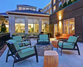 هيلتون جاردن إن جرين باي - غرين باي - شرفة مرصوفة