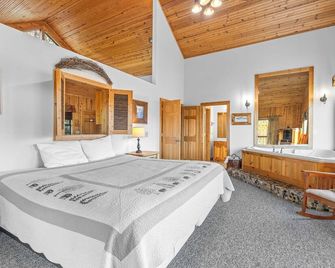 Purpleaire - Witness the Sun Rise and Set from Above Alpine Helen - Cleveland - Bedroom