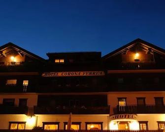 Hotel Corona Ferrea - Sappada - Building