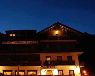 Hotel Corona Ferrea - Sappada - Building
