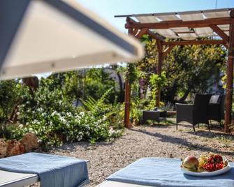 Trullo Madia e Dimora Giorgio - Ceglie Messapica - Patio