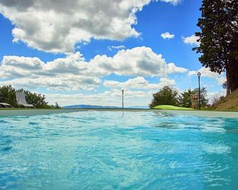 Borgo Monte Cedrone - Monte Santa Maria Tiberina - Piscina