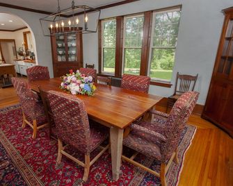 Orchard & Mountain Views, 5Mi Wintergreen, Gourmet Kitchen - Raphine - Comedor