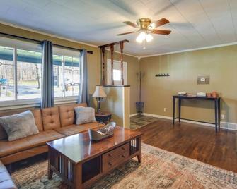 Cozy DuBois Home with Deck about 8 Mi to Treasure Lake! - DuBois