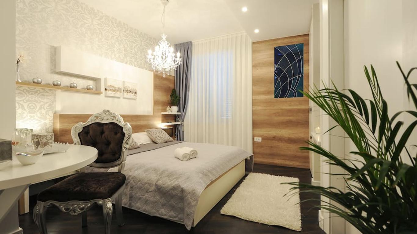 Silver & Gold Luxury Rooms