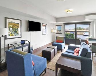 Comfort Inn Dunn near I-95 - Dunn - Living room