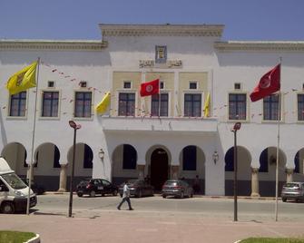 Superb Apartment Facing The Sea Waterfront - Bizerte - Building