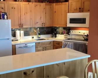 Nor Cliff on Lake Superior, 2bedroom/2bath Condo - Tofte - Kitchen