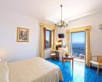 Hotel La Perla - Praiano - Bedroom