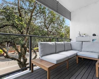 Urban Oasis in Waterloo With Private Balcony - Sydney - Balcony