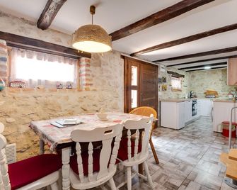 Amazing Home In Netretic - Netretić - Essbereich