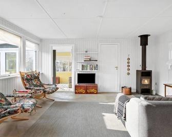 3 Bedroom Pet Friendly Home In Korsør - Korsør - Living room