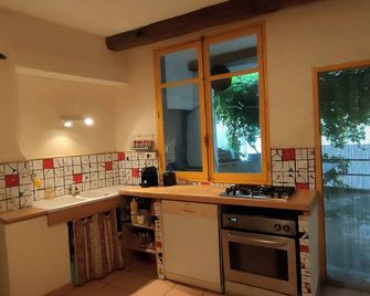 Maison de Village au Pied de L'aigoual Dans le Parc National des Cévennes - Bez-et-Esparon - Kitchen