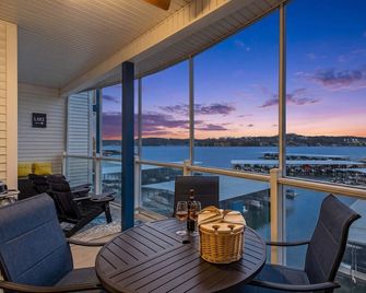 2B 2B Lake View Pool Hot Tub - Lake Ozark - Балкон
