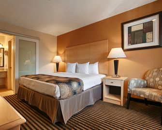 Best Western Palm Court Inn - Modesto - Bedroom