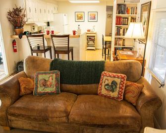 Secluded Rental On 40 Acre Ranch. - Warner Springs - Sala de estar