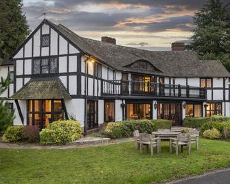 Thatcher's Hotel - Leatherhead - Building