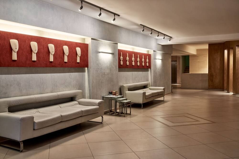 Favie Suzanne - Tinos - Lobby