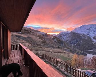 Quiet, renovated chalet in the eastern part of the resort with magnificent views - Orcières - Balcon