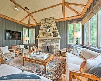 Lake Michigan Hideaway Pool, Steps to Be - New Buffalo - Вітальня
