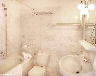 Martha's Haus Hotel - Polígiros - Baño
